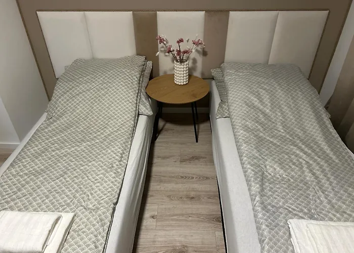 Bobrowa Przystan ファームステイ ブンツラウ