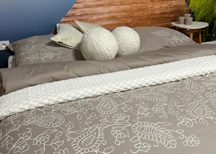 Bobrowa Przystan ブンツラウ